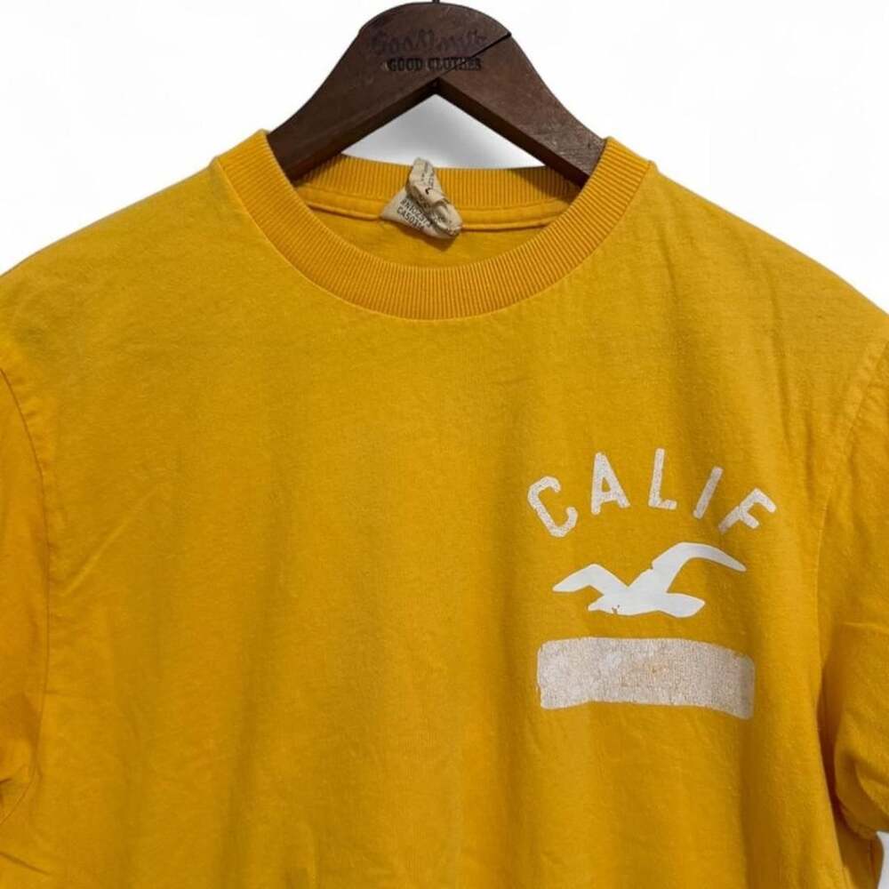 Hollister California Vintage Calif Graphic T-Shirt Yellow Size Large